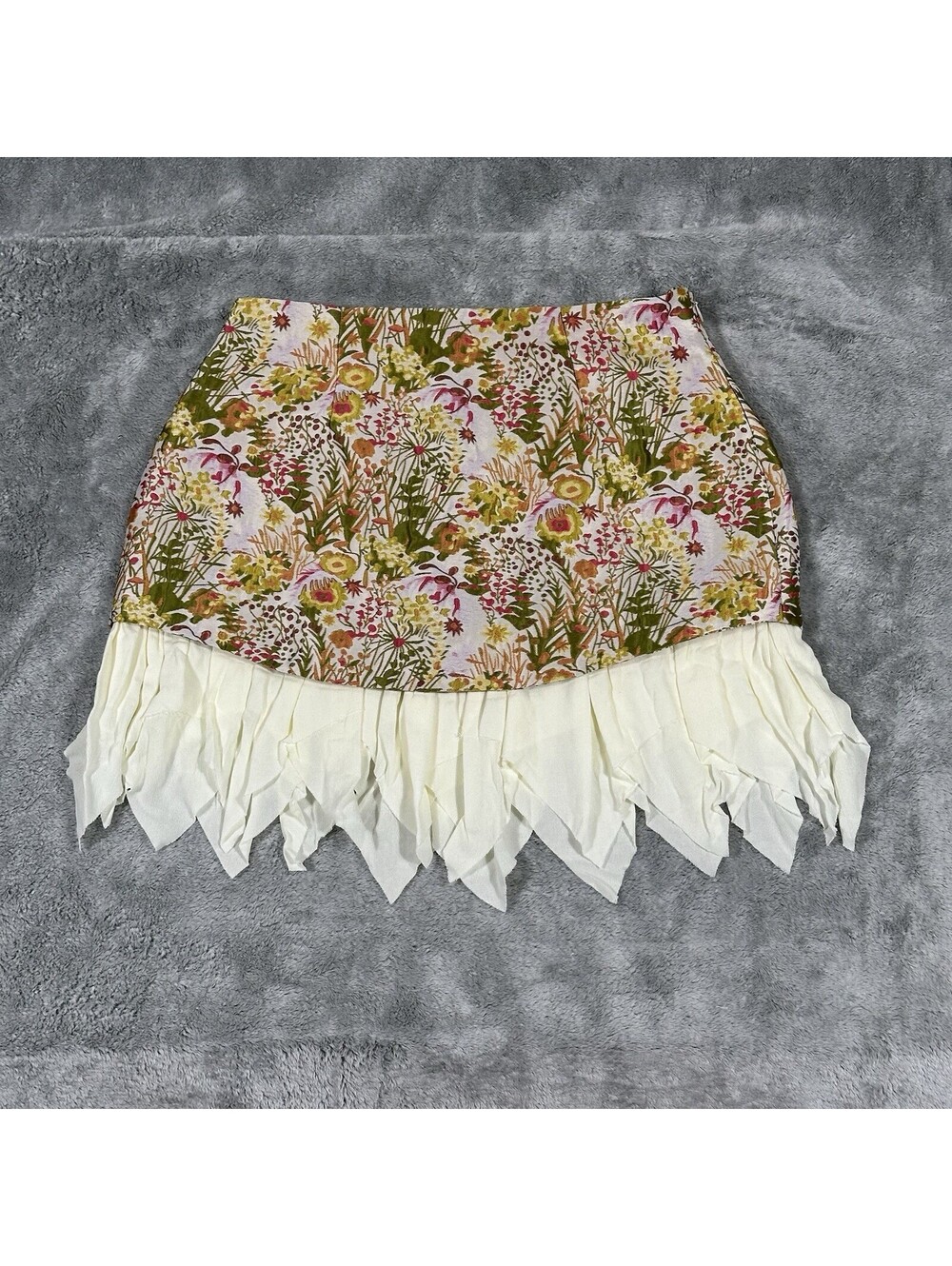 Anthropologie VTG Mare Mare Jacquard Floral Ruffle Mini Skirt Sharkbite Hem Med